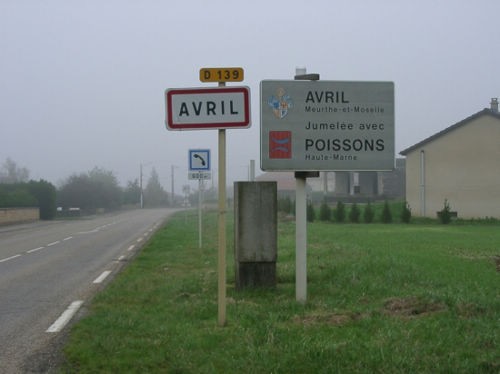 Panneau commune (ville, village) Avril jumelée avec Poissons