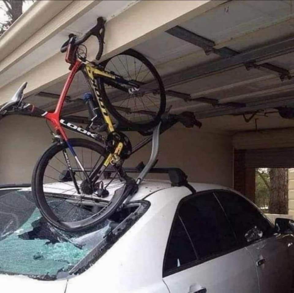 Quand tu rentres ton vélo au garage.