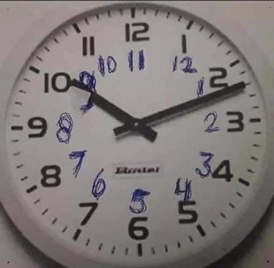Changement d'heure: horloge spéciale passage à l'heure d'hiver.