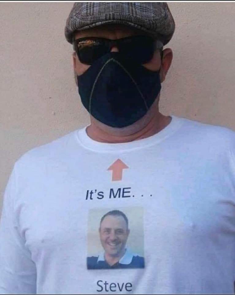 Coronavirus: T-shirt It's me pour se faie reconnaître tout en portant un masque.