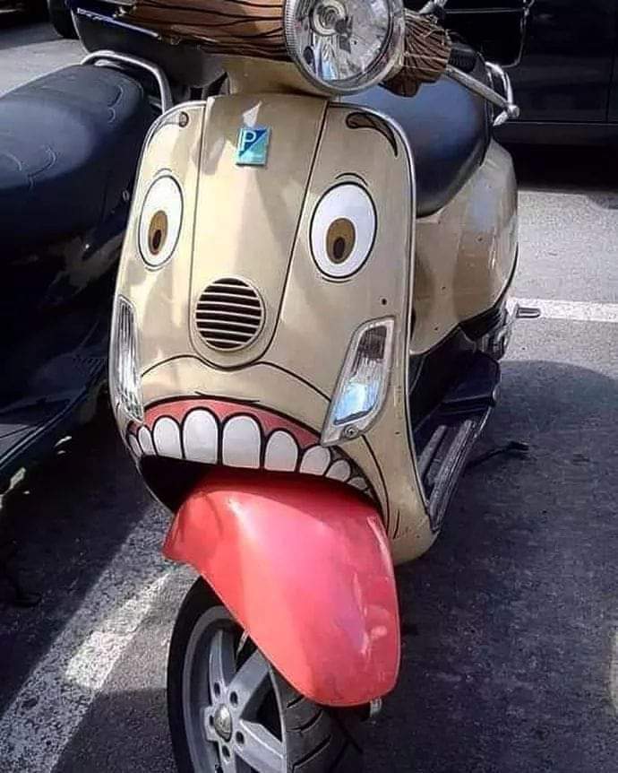 Scooter qui tire la langue.