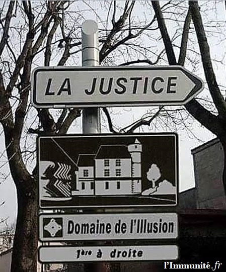 Panneau de signalisation: La Justice. Domaine de l'illusion.