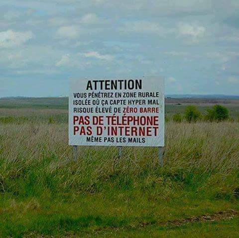 Attention vous pénétrez en zone rurale isolée: pas de téléphone, pas d'internet.