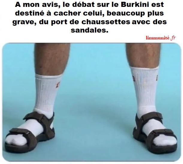 Le débat sur le burkini est destiné à cacher celui, beaucoup plus grave, du port de chaussettes avec des sandales.