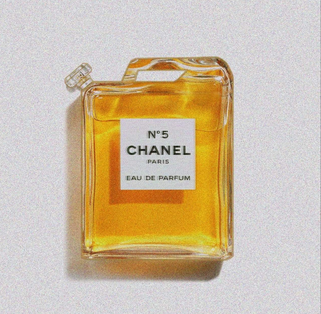 Chanel eau de parfum et le prix de l'essence.