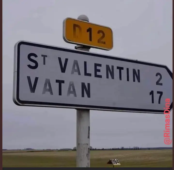 St Valentin 2km. Vatan 17 km (panneau).